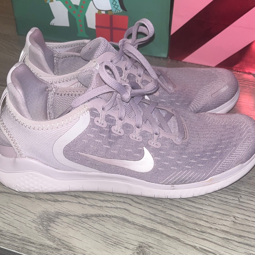 Nike Women's Free Lilac/Mauve Sneakers - Picture 3 of 9